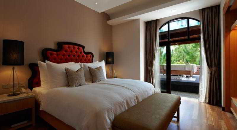 The Chateau Spa & Wellness Resort Bukit Tinggi Eksteriør billede Deluxe Room